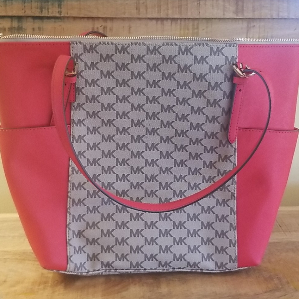 Michael Kors tote - Picture 2 of 3